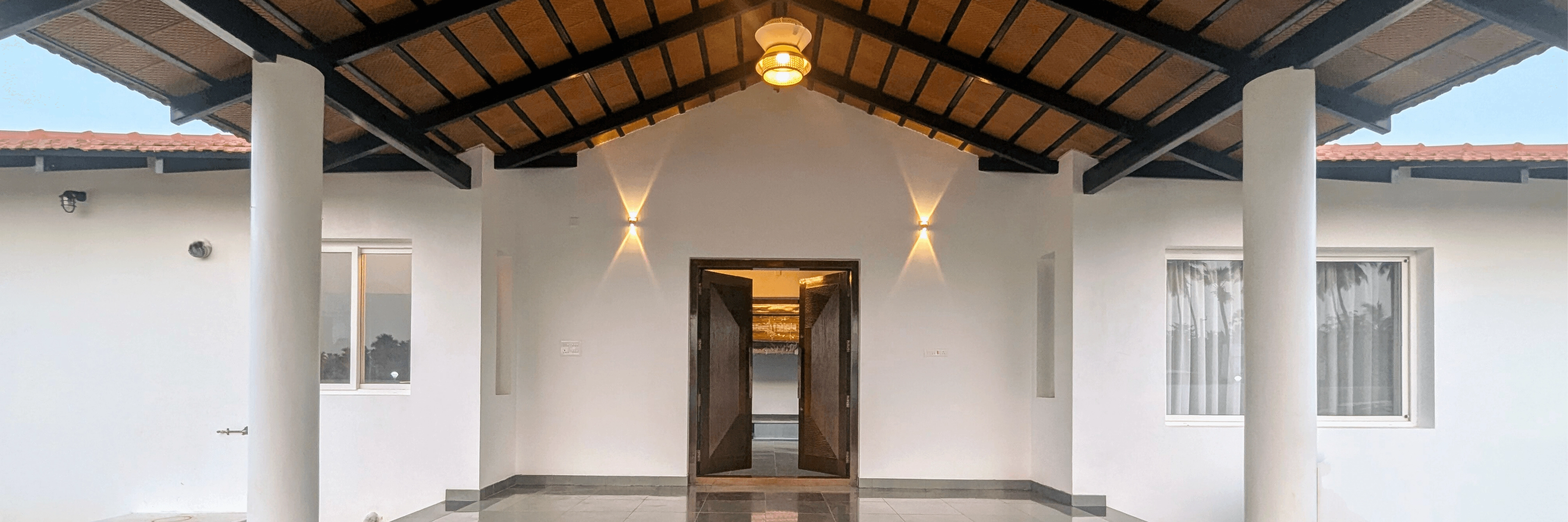xl_Front Entrance