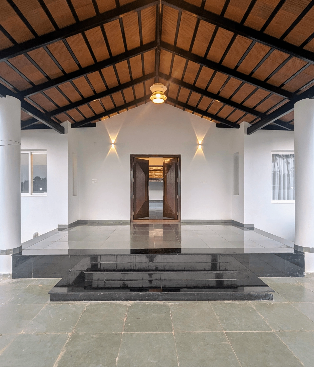 xl_Front Entrance