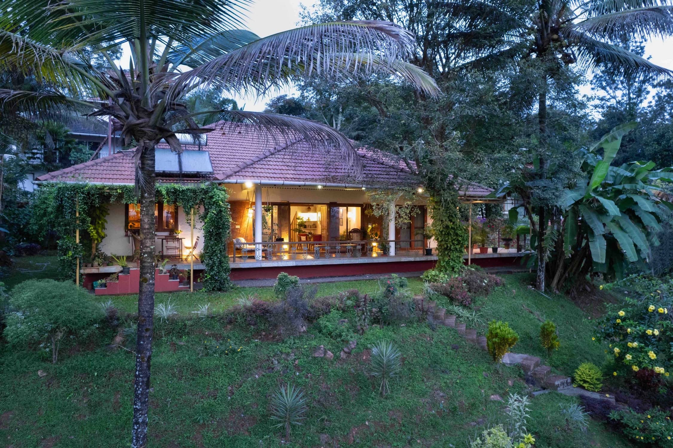 Deja View Facade and Front View