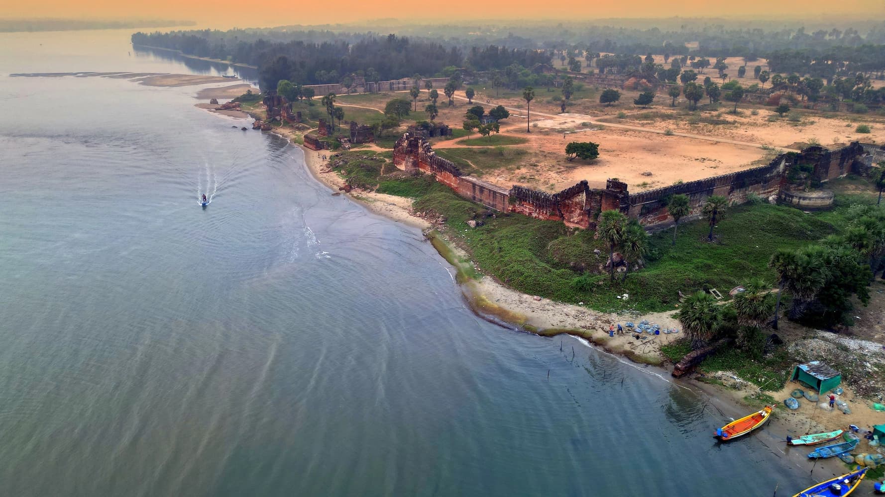 Alamparai Fort Banner Image