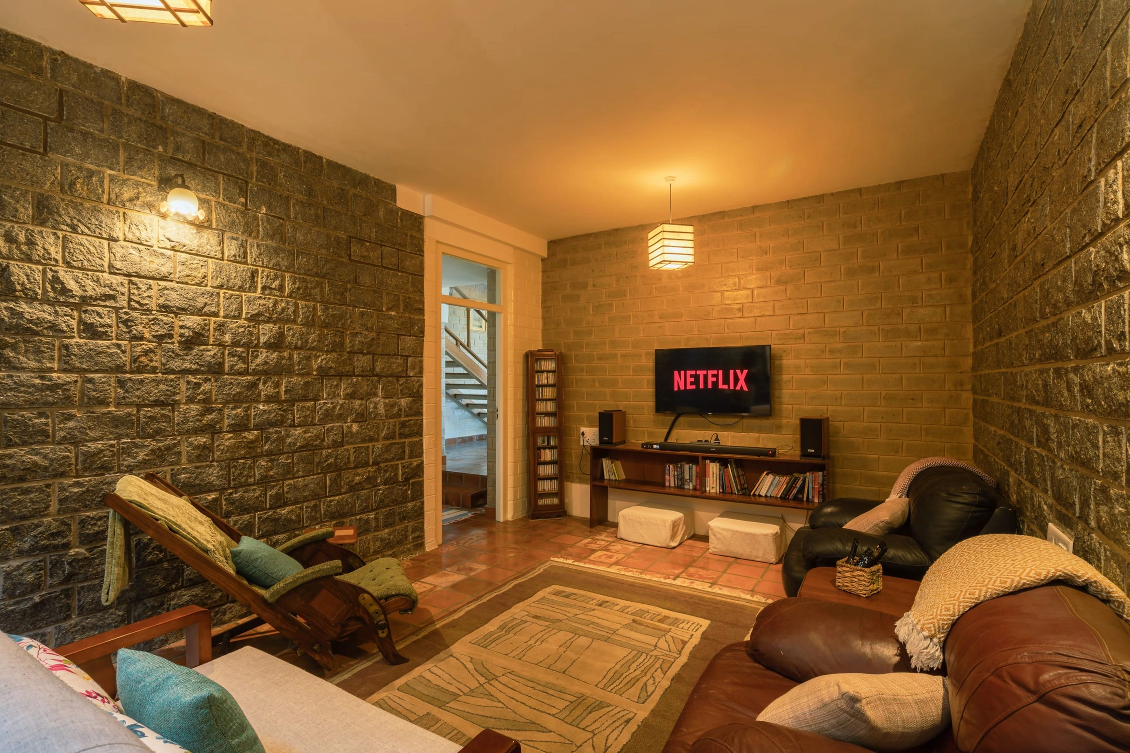 xl_09 Skyfall - TV Room