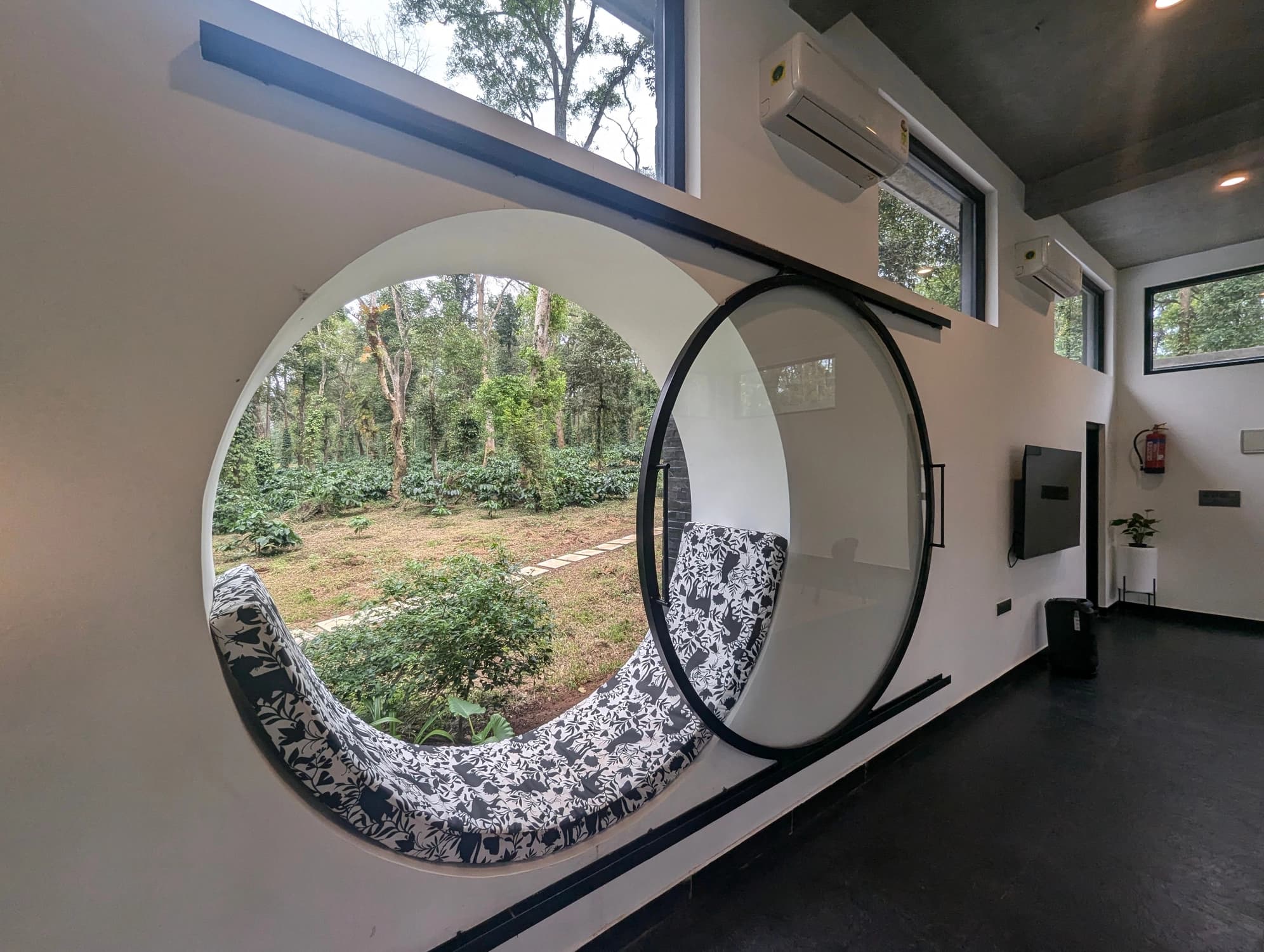 xl_30. circular portal with the hammock seat