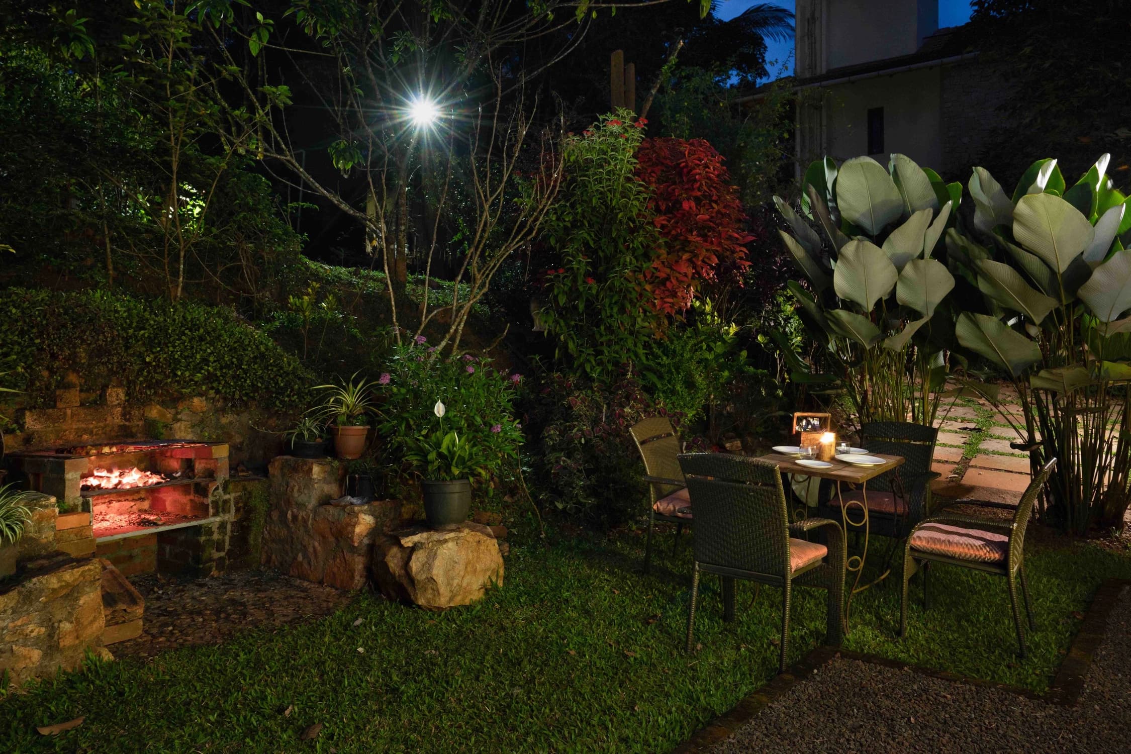 xl_33. BBQ set up at night