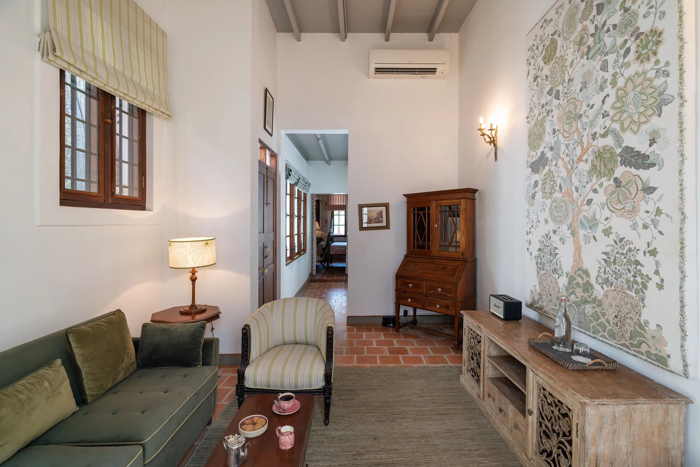 xl_Bombay Suite Lounge 1