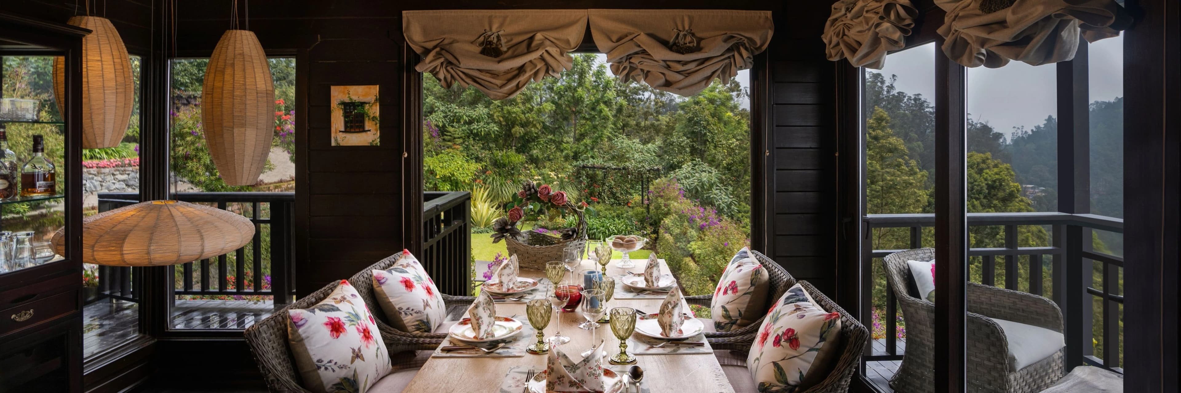 xl_Dining Table and View
