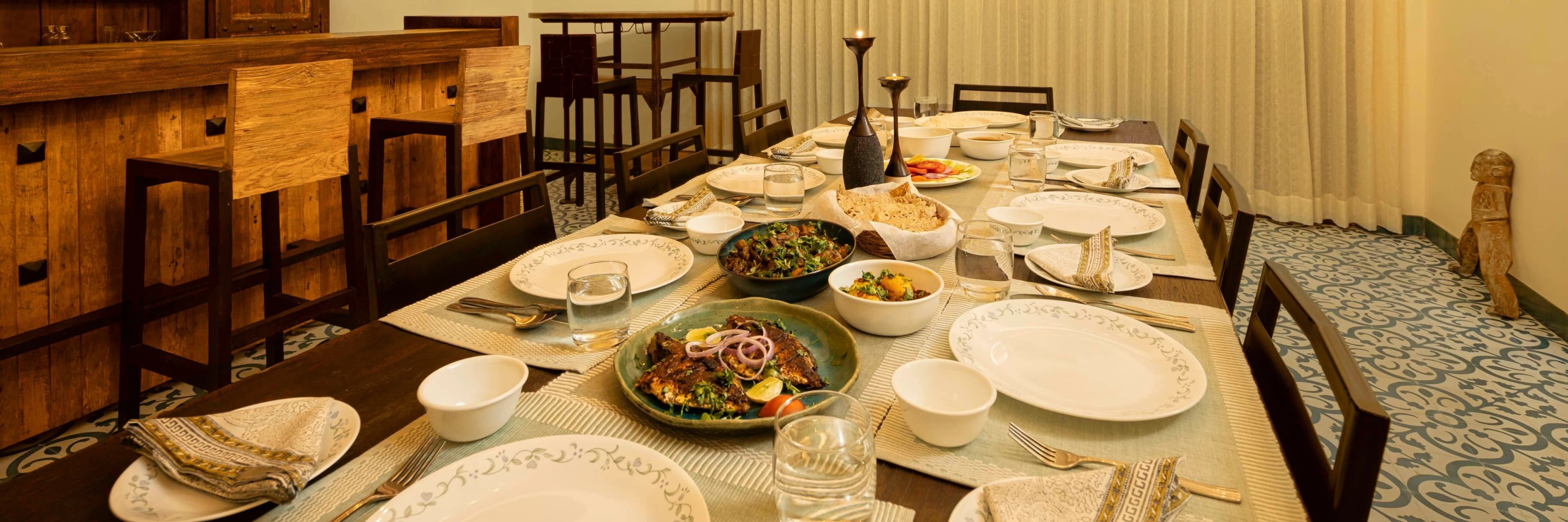xl_Dining Table