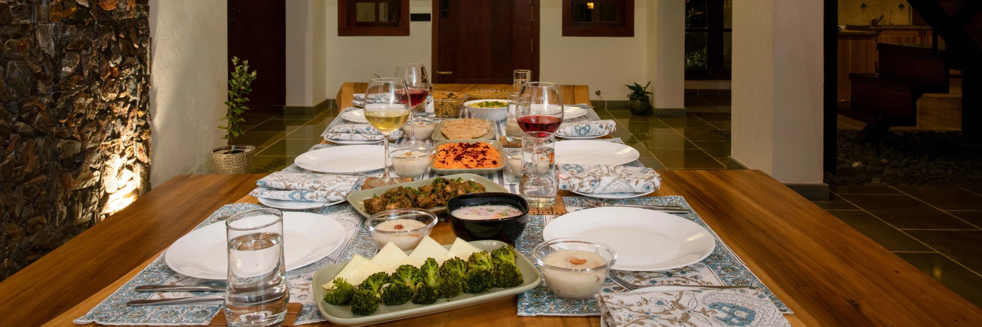 xl_Dining Table