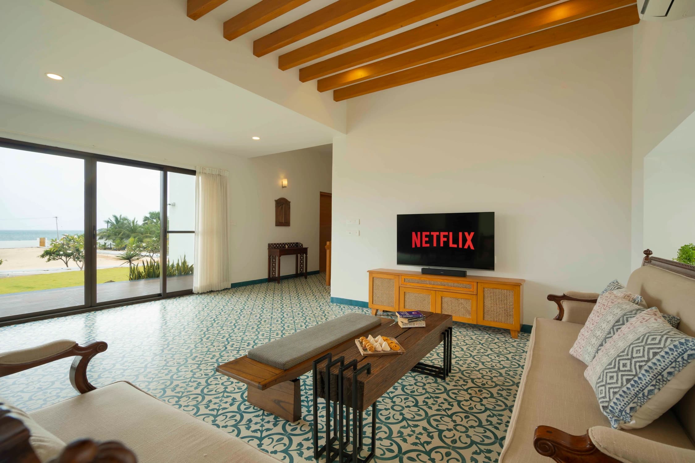 xl_Living Room with view to the sea