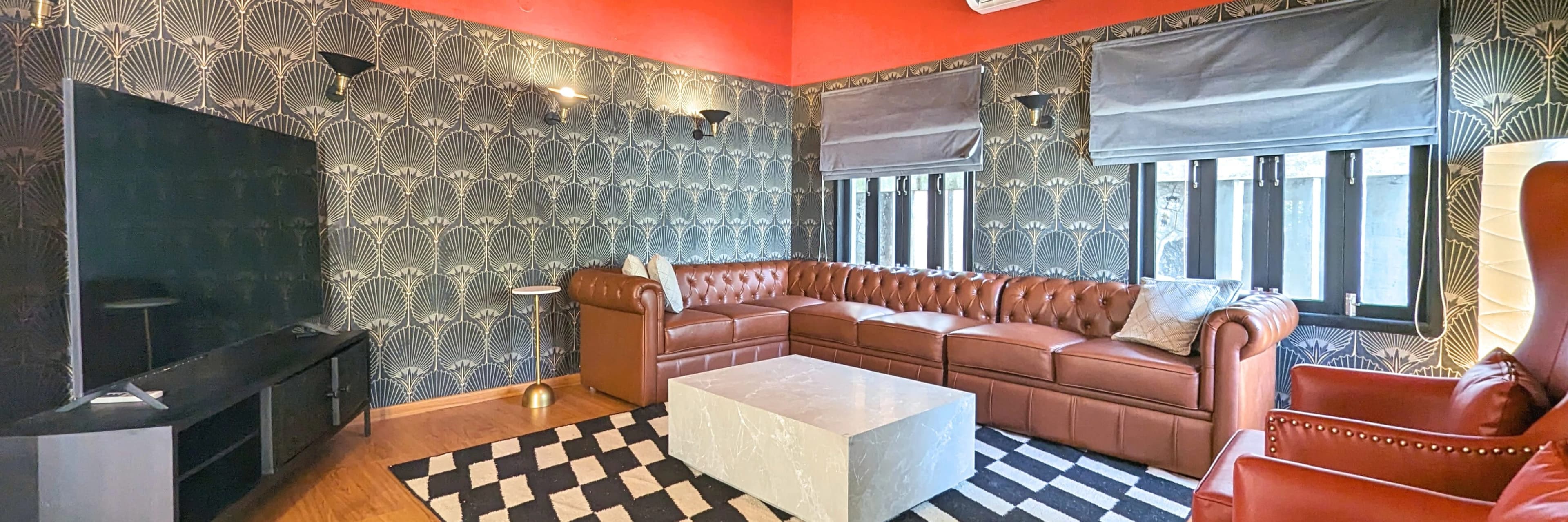 xl_TV Lounge