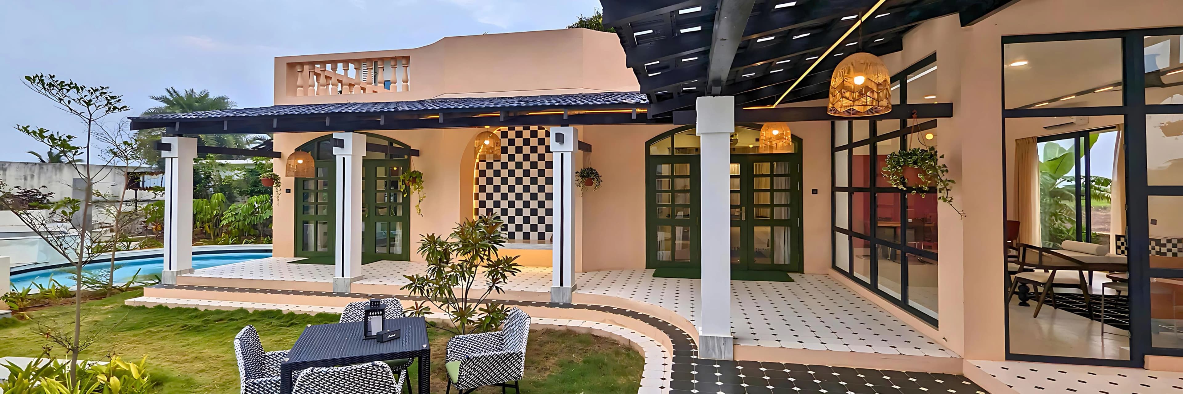 xl_View of East Poolside Wing