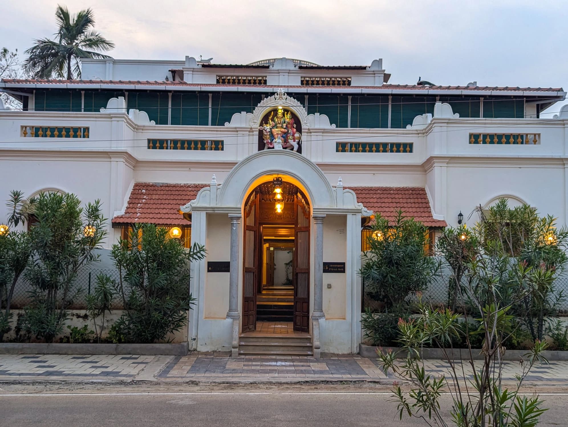 xl_1. Exterior- The east-facing facade of Saranyam embodies the symmetrical principles of traditional Chettinad homes.