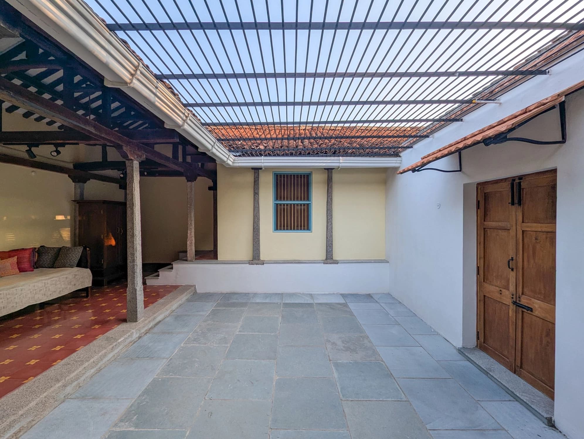 xl_31. Swara Courtyard 1- Sunlight fills Swara Courtyard, where old and new designs meet.