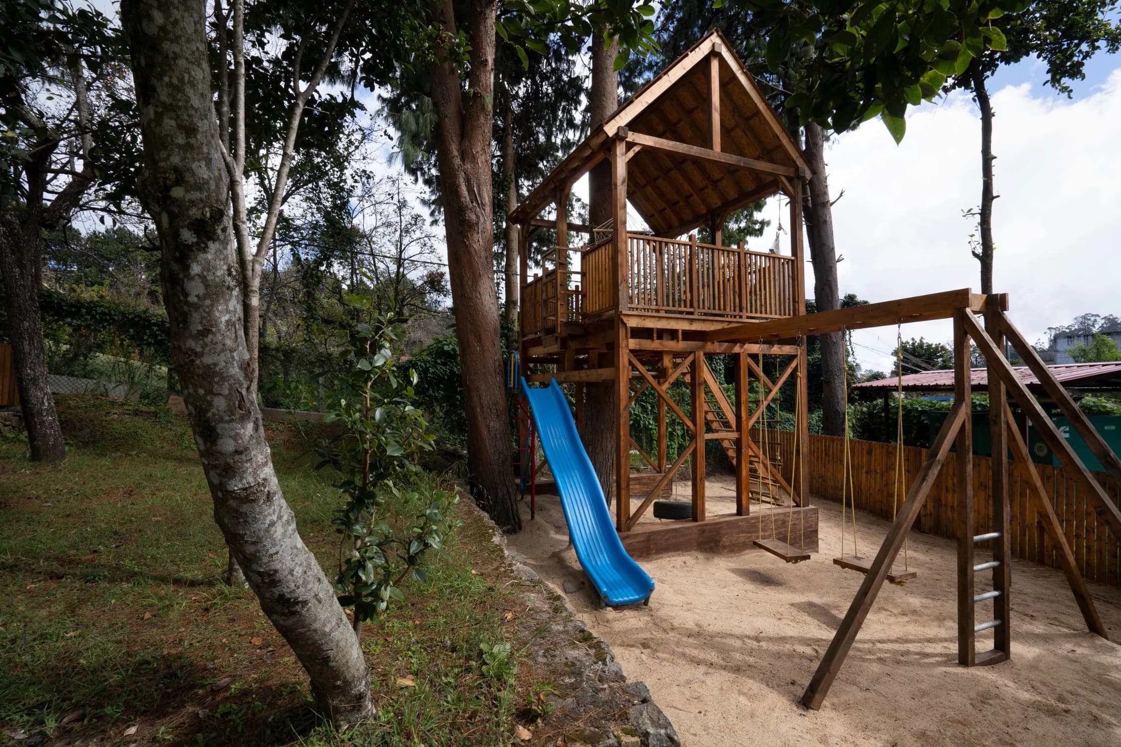 xl_31. Two level tree house constructed from hardwood timber. Suitable for children and adults. Kids will be occupied all day long.