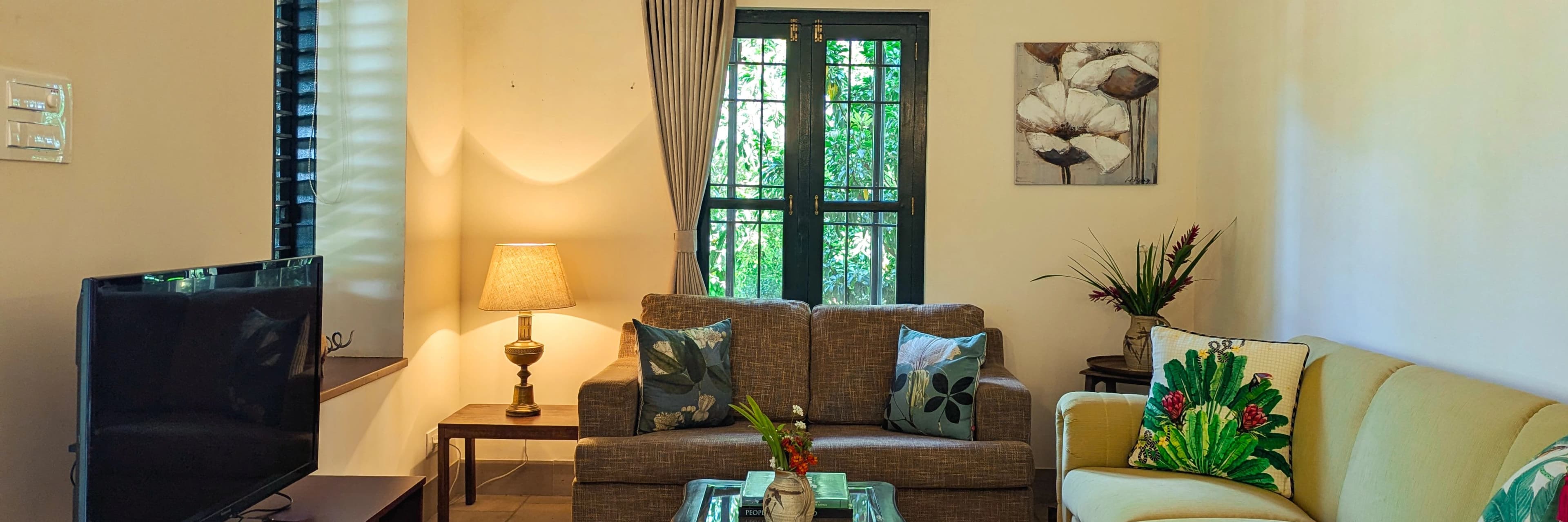 xl_Enjoy quiet moments with a book and a coffee